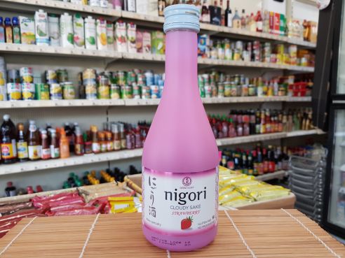 Ozeki Nigori Strawberry, junger Sake mit Erdbeergeschmack, 9,5% Alk. VOL., 300ml
