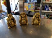 3 Affen, nicht sehen-sprechen-hoeren, Polyresin, goldfarbend, je Affe 7x4,5cm